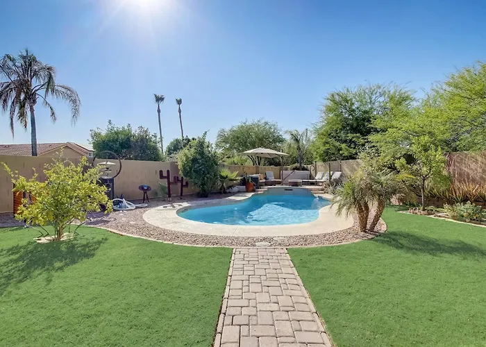 Kiva Cove Pool & Sun Loungers On The Patio Mesa