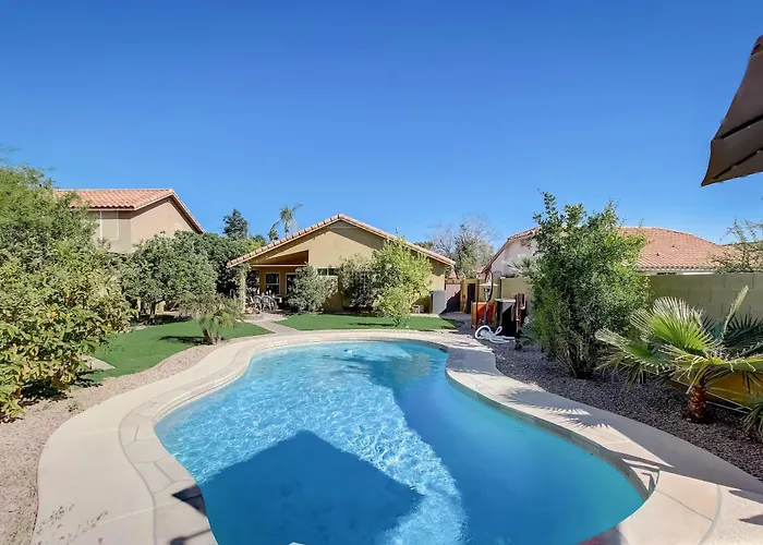 Kiva Cove Pool & Sun Loungers On The Patio Mesa