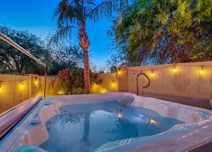 Kiva Cove Pool & Sun Loungers On The Patio Mesa