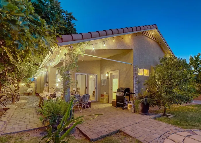 Kiva Cove Pool & Sun Loungers On The Patio Mesa