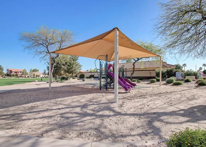 Kiva Cove Pool & Sun Loungers On The Patio Mesa