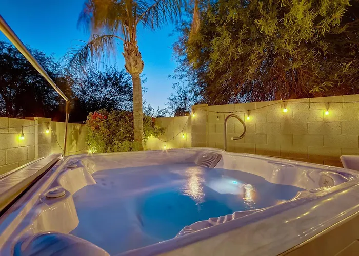 Kiva Cove Pool & Sun Loungers On The Patio * Mesa