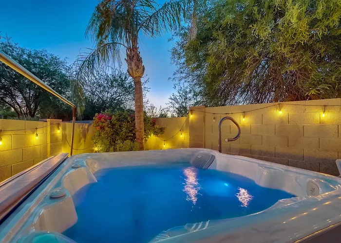 Kiva Cove Pool & Sun Loungers On The Patio *