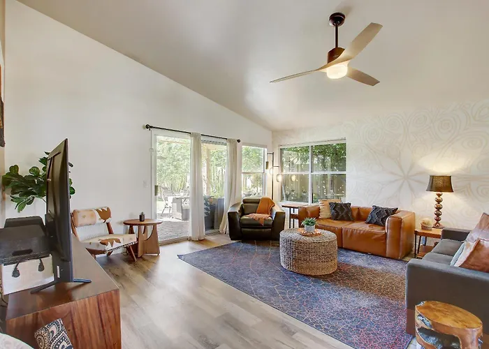Kiva Cove Pool & Sun Loungers On The Patio * Mesa
