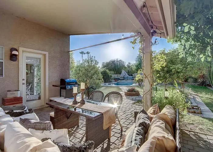 Kiva Cove Pool & Sun Loungers On The Patio